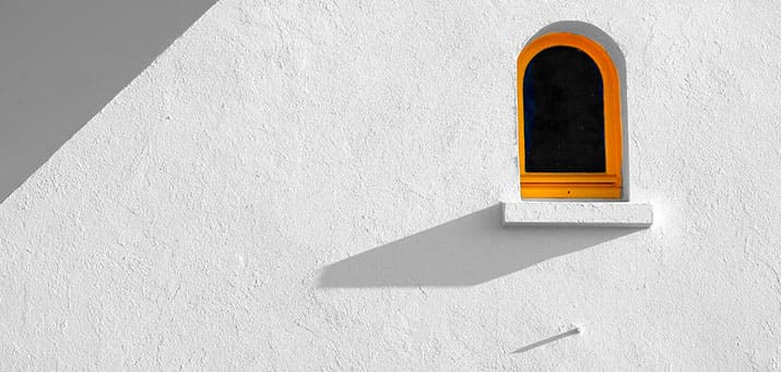 Licht- und Schattenspiel an Hauswand Stellenangebot für Putzstelle Putzfrau Eilbek.