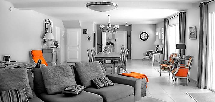 Picobello Wohnzimmer mit Essbereich und Leseecke dank Putzfrau Norderstedt.